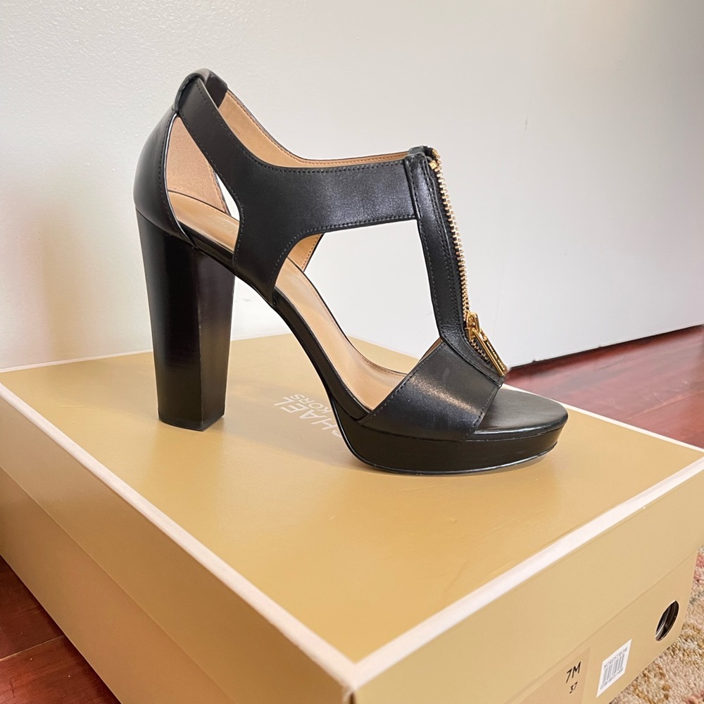 Berkley T-Strap Platform - Black